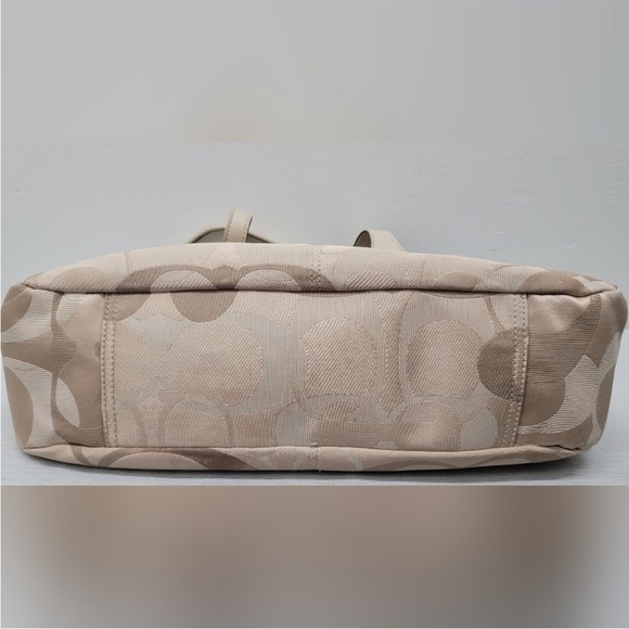 EUC Coach Signature Lexi Purse Cream/Tan - Picture 16 of 16